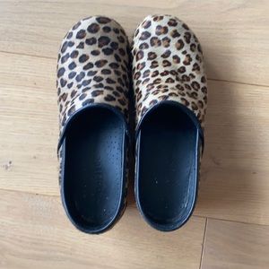 Sanita Leopard Clogs